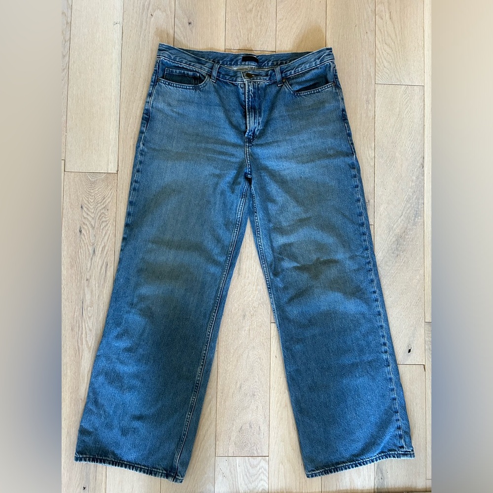 Uniqlo wide leg medium wash jeans size 31